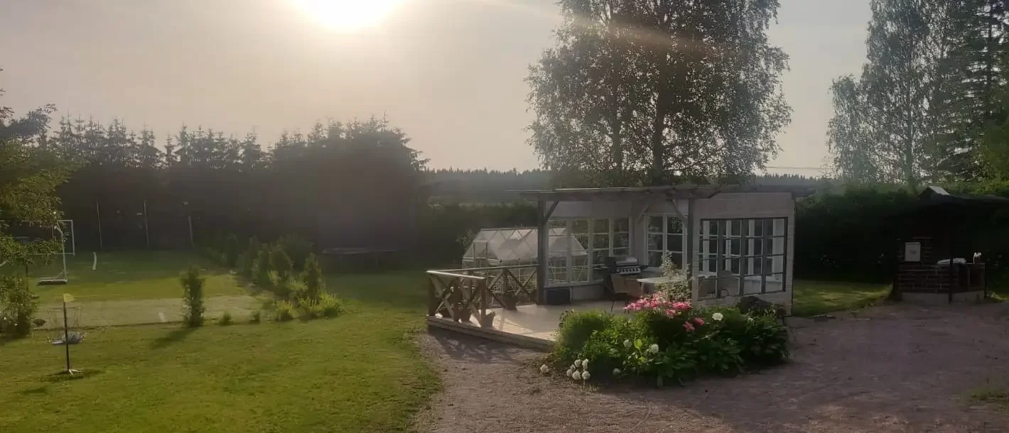 Piha ja kasvihuone